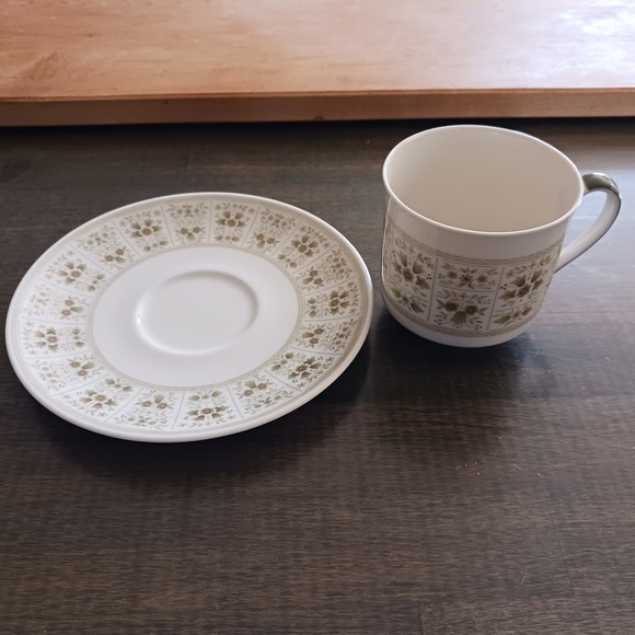 Vintage Royal Doulton Fine Bone China Samarra Flat Cup and Saucer Set - Picture 4 of 9